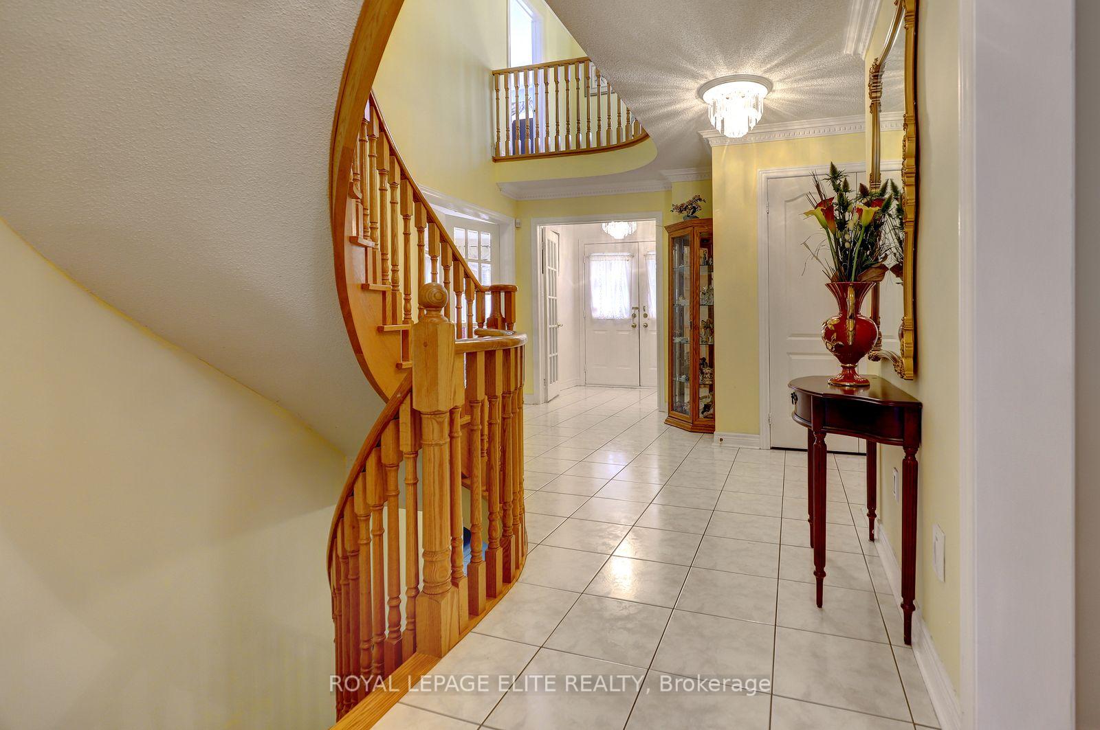 Photo 7 of 5 Pinecone Way E, Brampton, Sandringham-Wellington — HOMEH