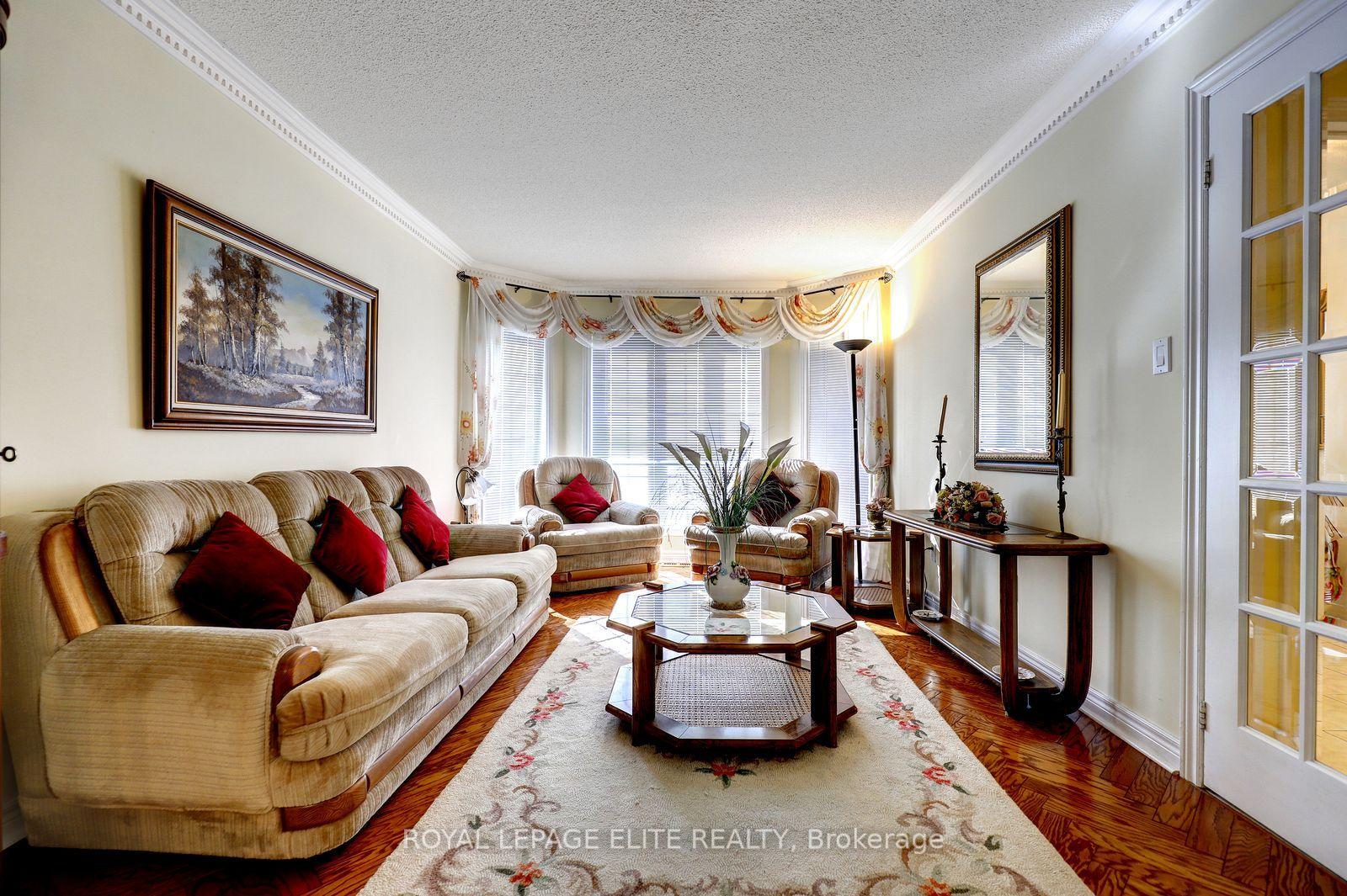 Photo 9 of 5 Pinecone Way E, Brampton, Sandringham-Wellington — HOMEH