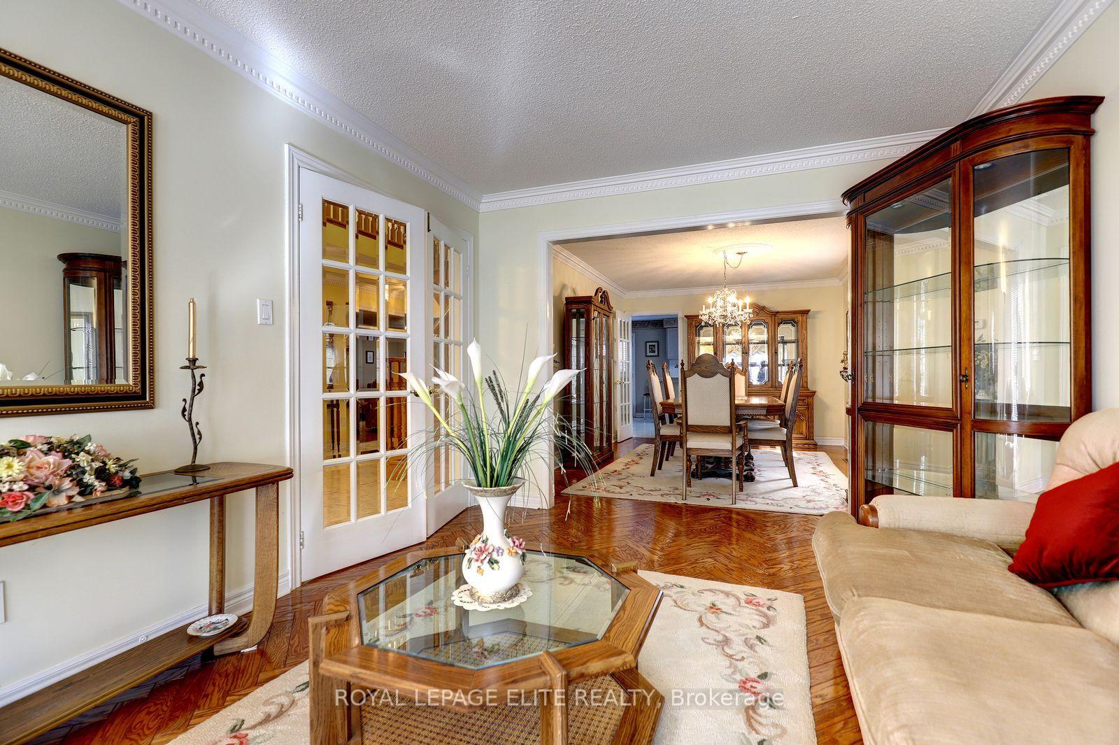 Photo 10 of 5 Pinecone Way E, Brampton, Sandringham-Wellington — HOMEH