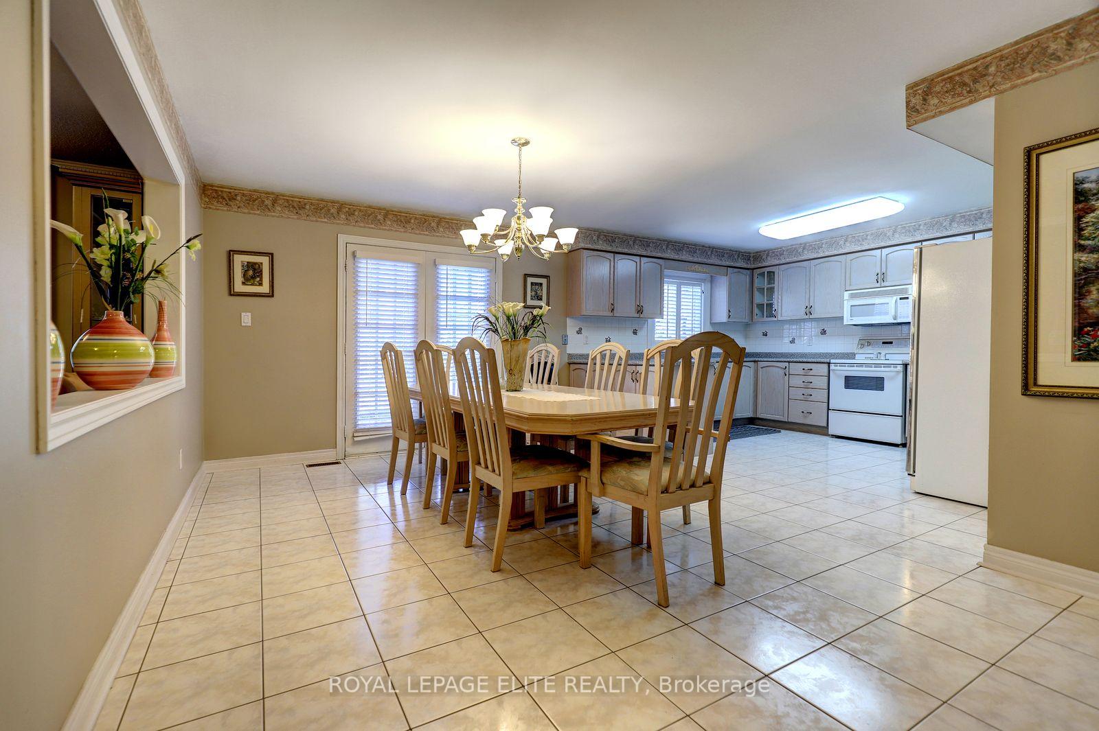 Photo 12 of 5 Pinecone Way E, Brampton, Sandringham-Wellington — HOMEH