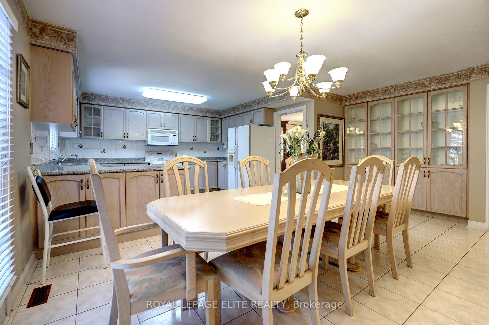 Photo 13 of 5 Pinecone Way E, Brampton, Sandringham-Wellington — HOMEH