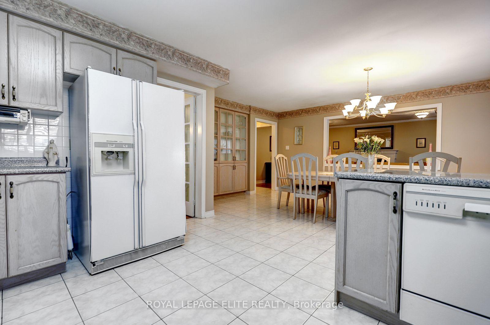 Photo 15 of 5 Pinecone Way E, Brampton, Sandringham-Wellington — HOMEH