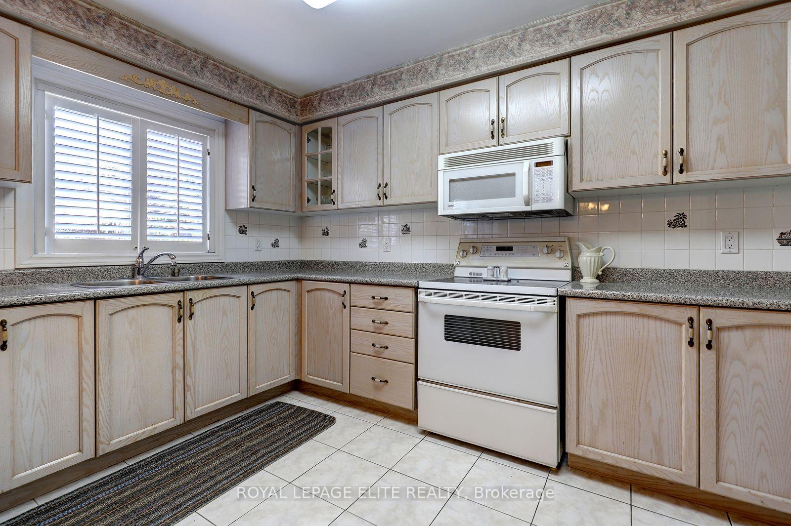 Photo 17 of 5 Pinecone Way E, Brampton, Sandringham-Wellington — HOMEH