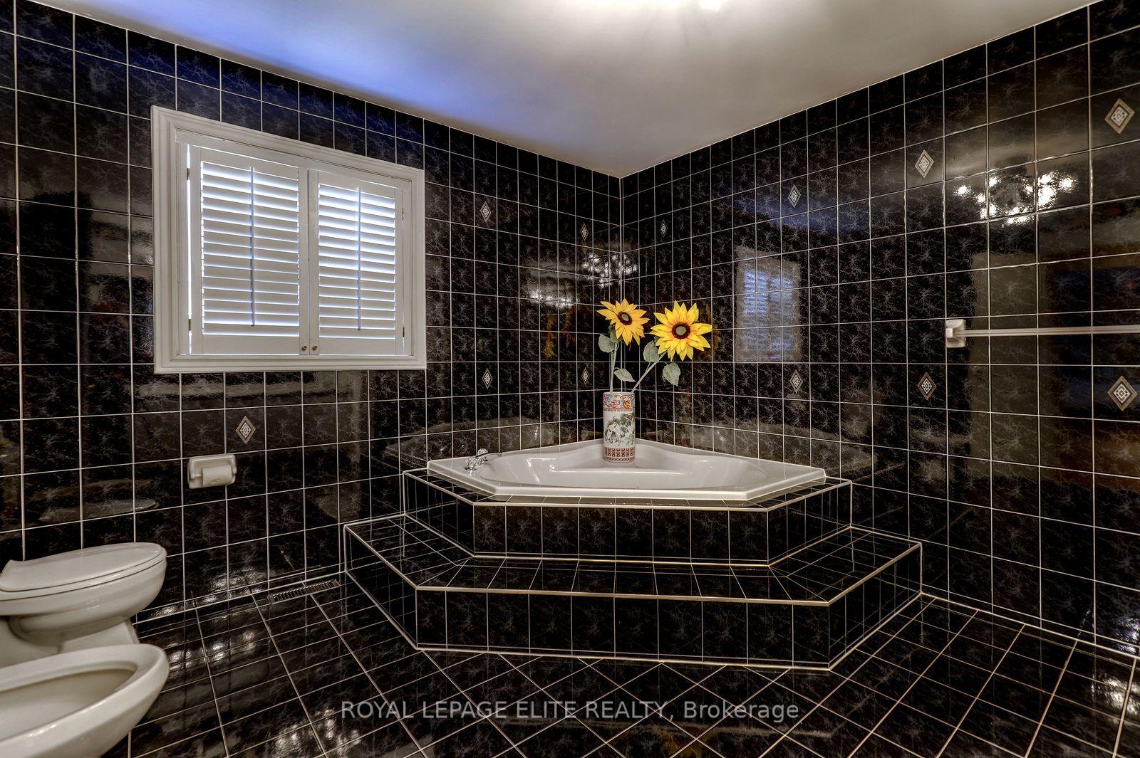 Photo 31 of 5 Pinecone Way E, Brampton, Sandringham-Wellington — HOMEH