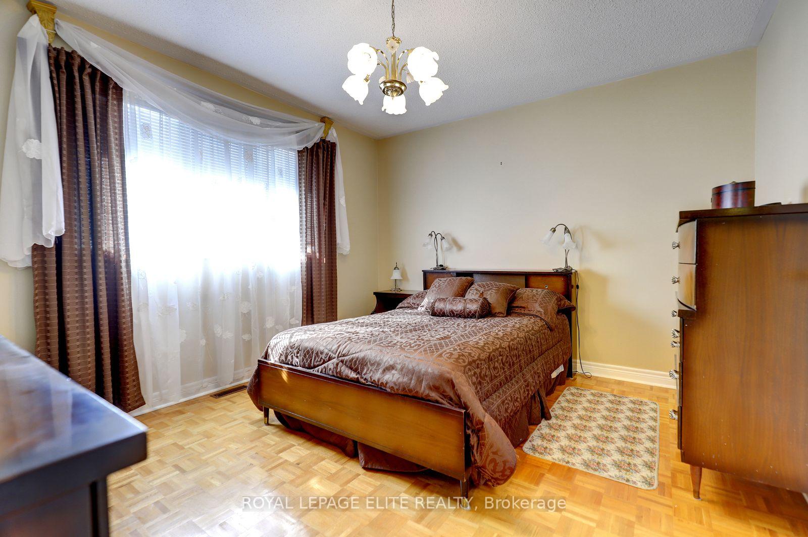 Photo 32 of 5 Pinecone Way E, Brampton, Sandringham-Wellington — HOMEH