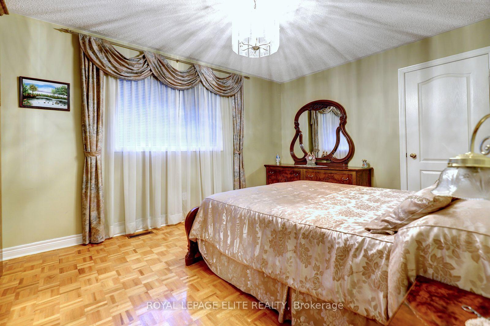 Photo 34 of 5 Pinecone Way E, Brampton, Sandringham-Wellington — HOMEH