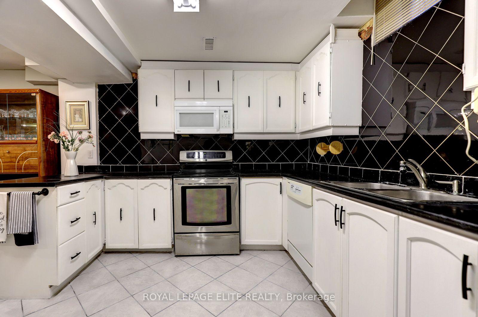 Photo 44 of 5 Pinecone Way E, Brampton, Sandringham-Wellington — HOMEH