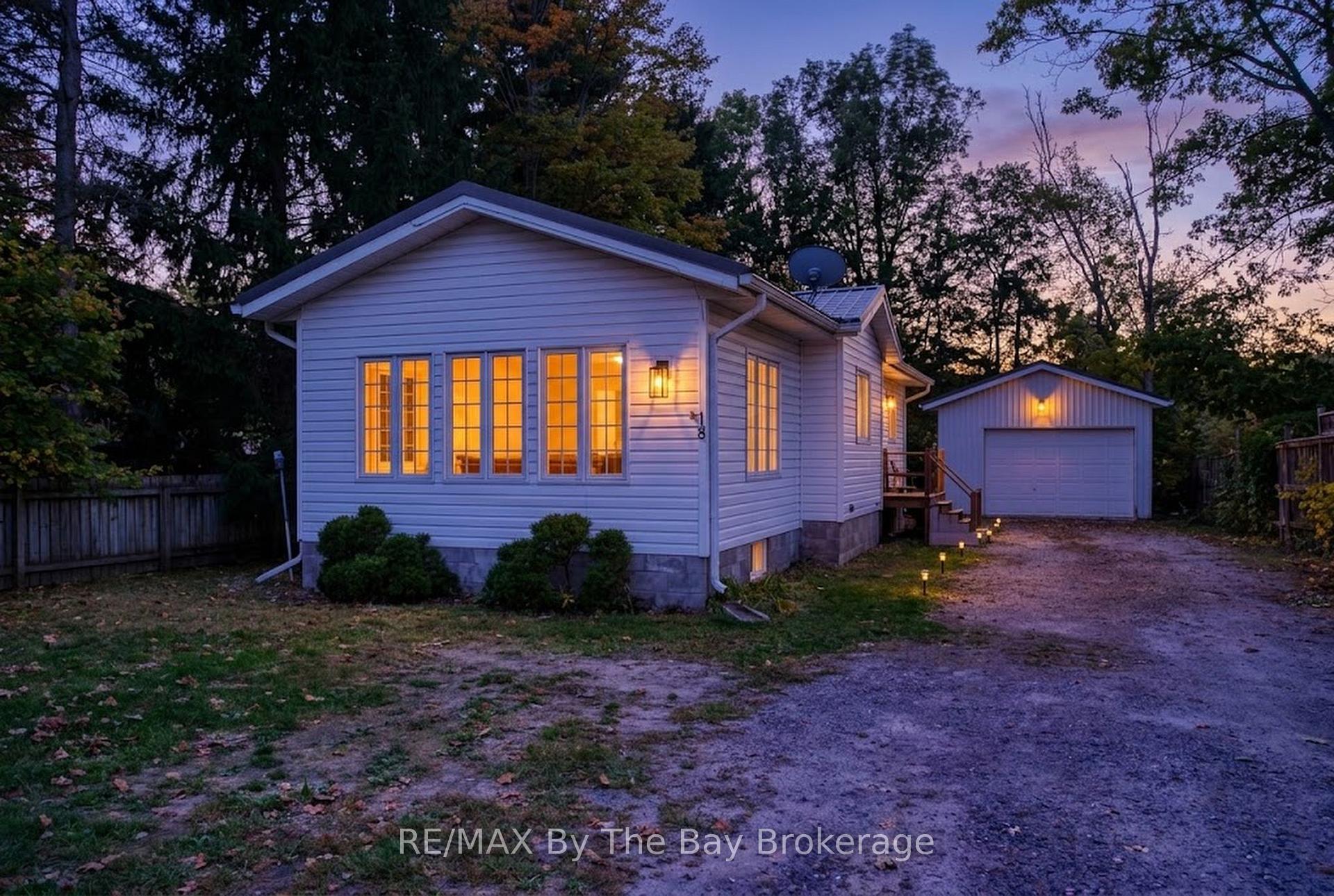 Photo 2 of 18 Elm Drive, Wasaga Beach — HOMEH