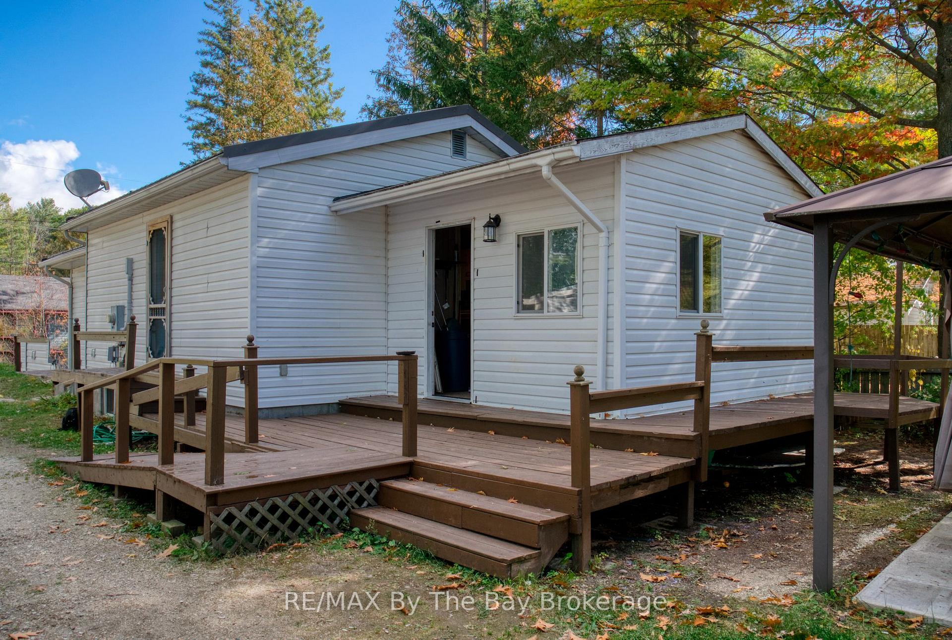 Photo 6 of 18 Elm Drive, Wasaga Beach — HOMEH