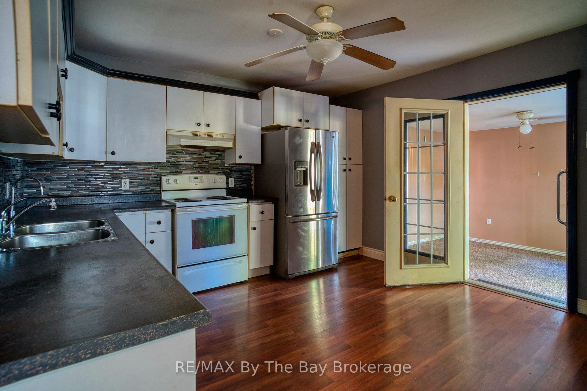 Photo 9 of 18 Elm Drive, Wasaga Beach — HOMEH
