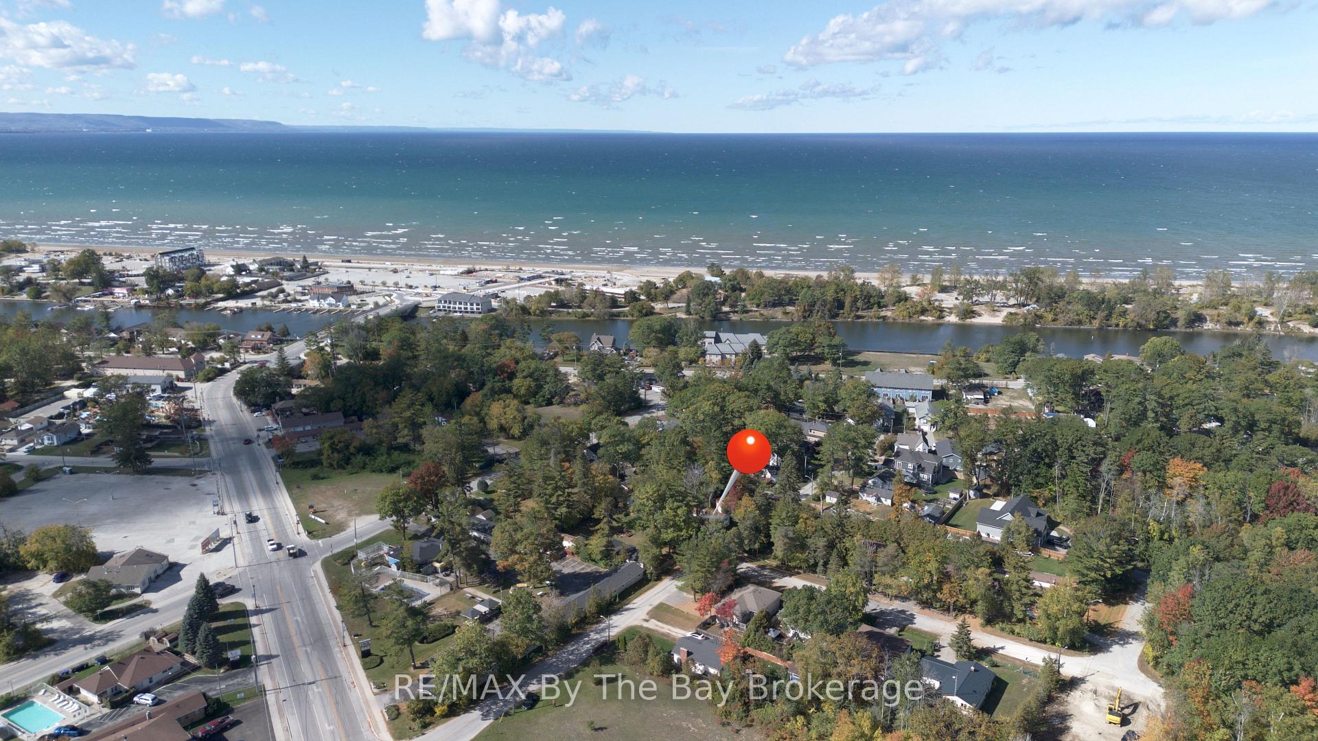 Photo 12 of 18 Elm Drive, Wasaga Beach — HOMEH