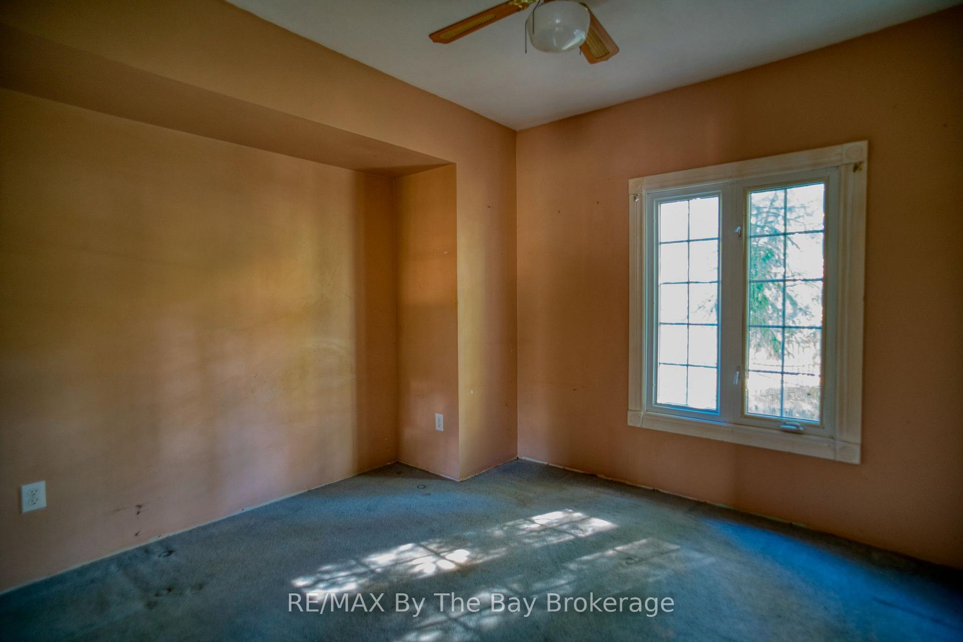 Photo 13 of 18 Elm Drive, Wasaga Beach — HOMEH