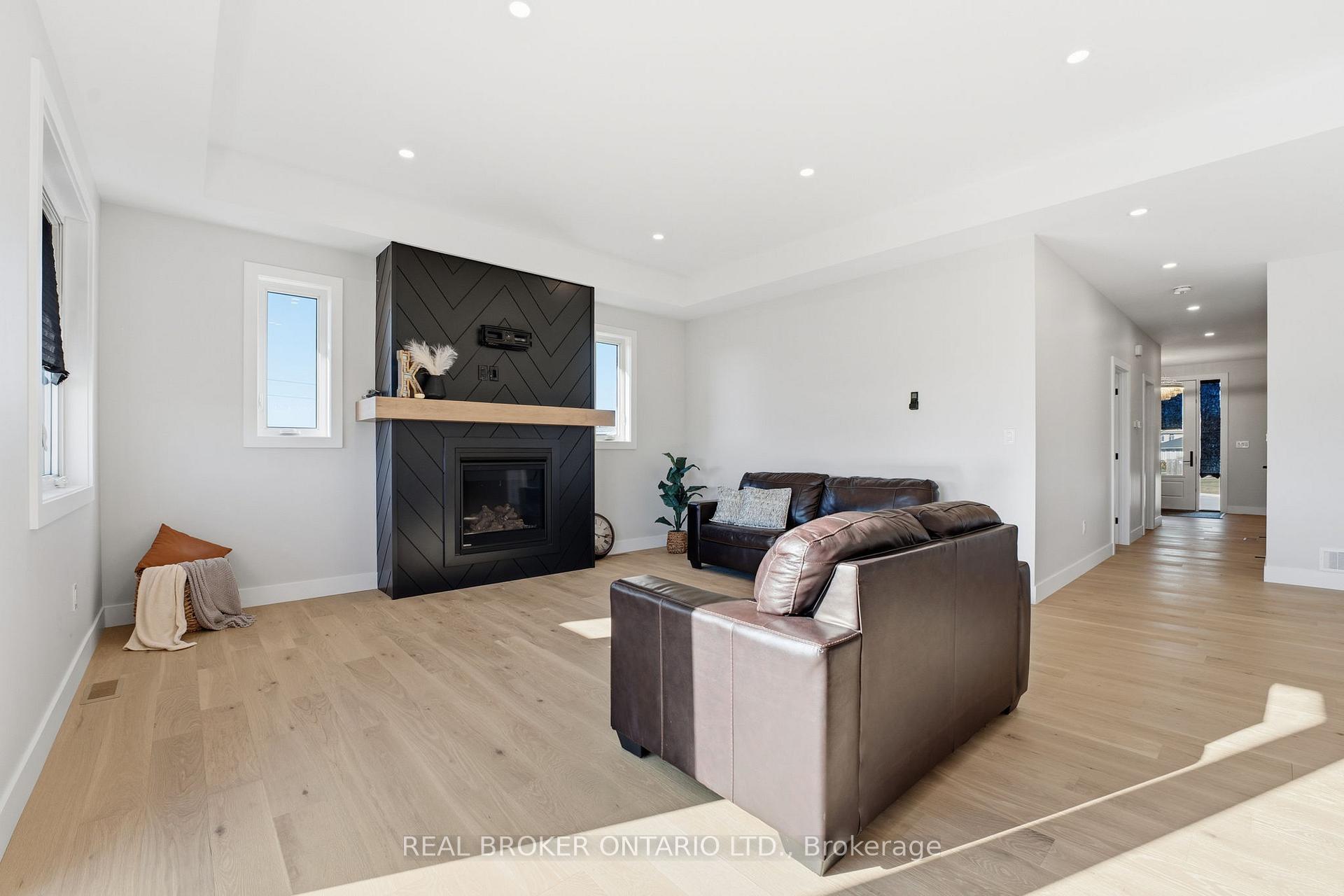 Photo 8 of 48 Rebecca Drive, Aylmer — HOMEH