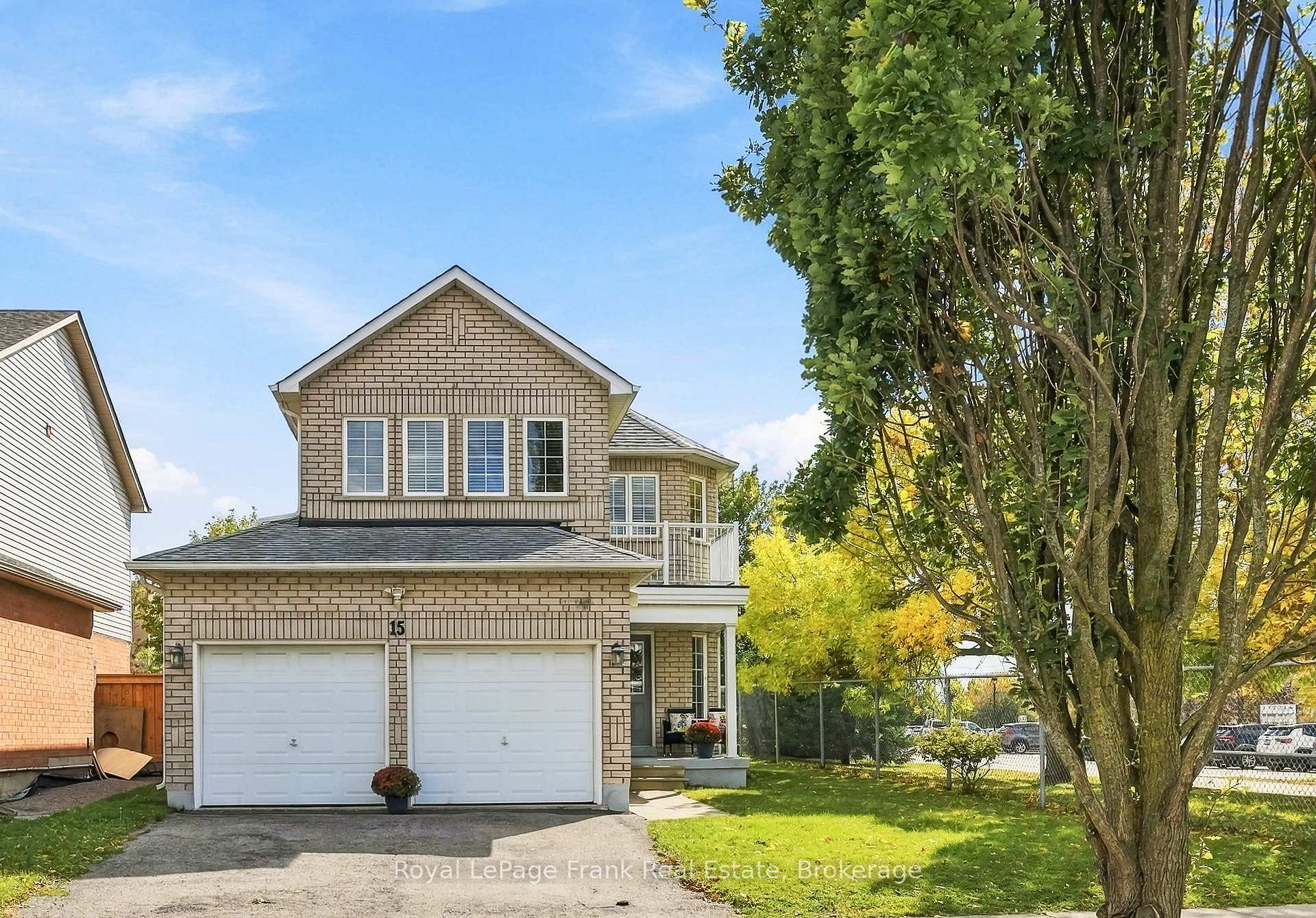 Photo 2 of 15 Sprucewood Crescent, Clarington, Bowmanville — HOMEH