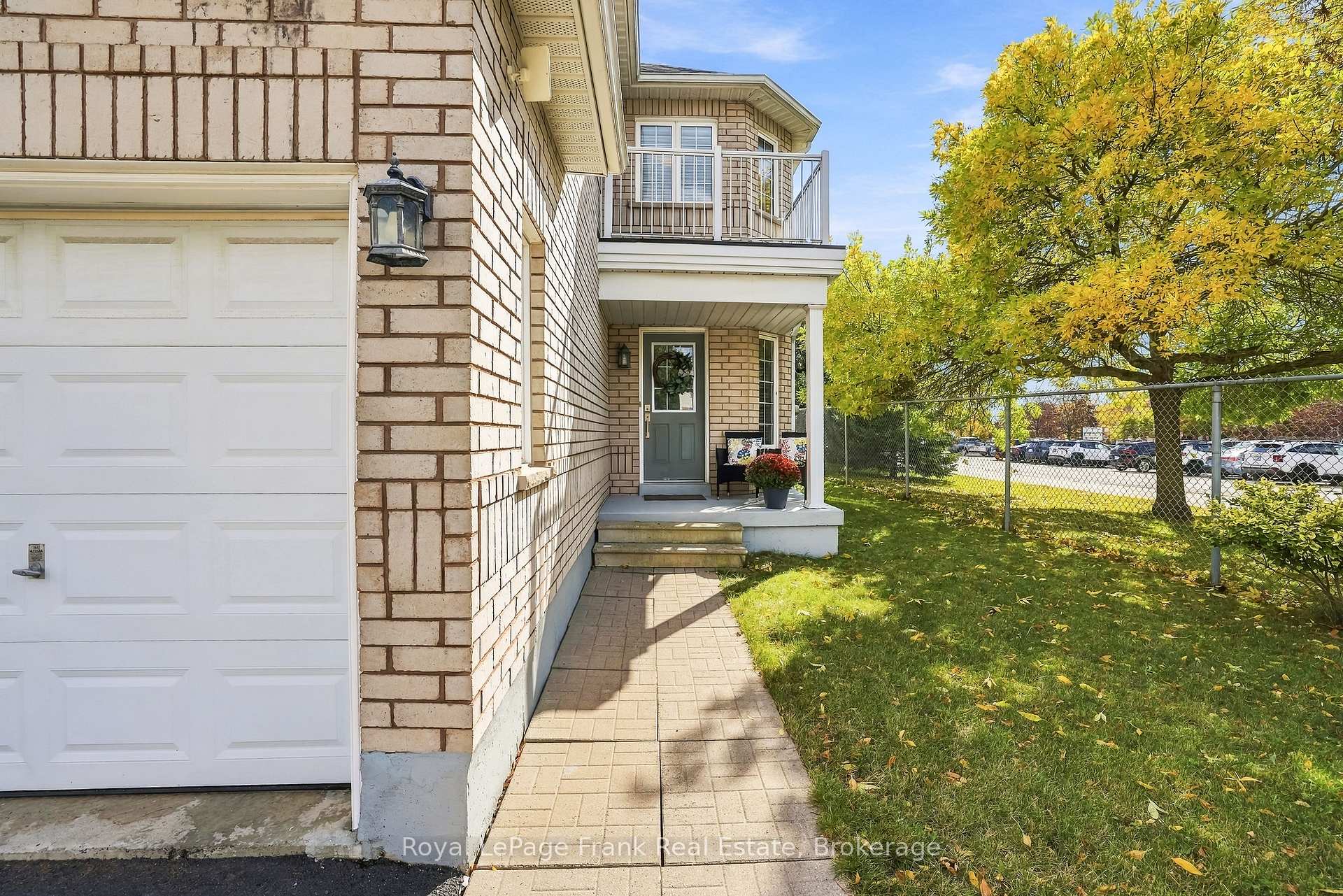 Photo 4 of 15 Sprucewood Crescent, Clarington, Bowmanville — HOMEH