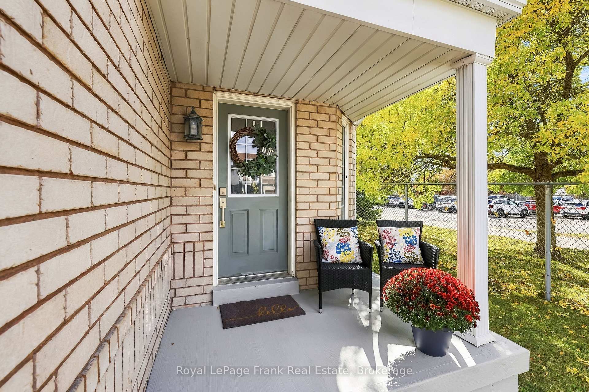 Photo 5 of 15 Sprucewood Crescent, Clarington, Bowmanville — HOMEH