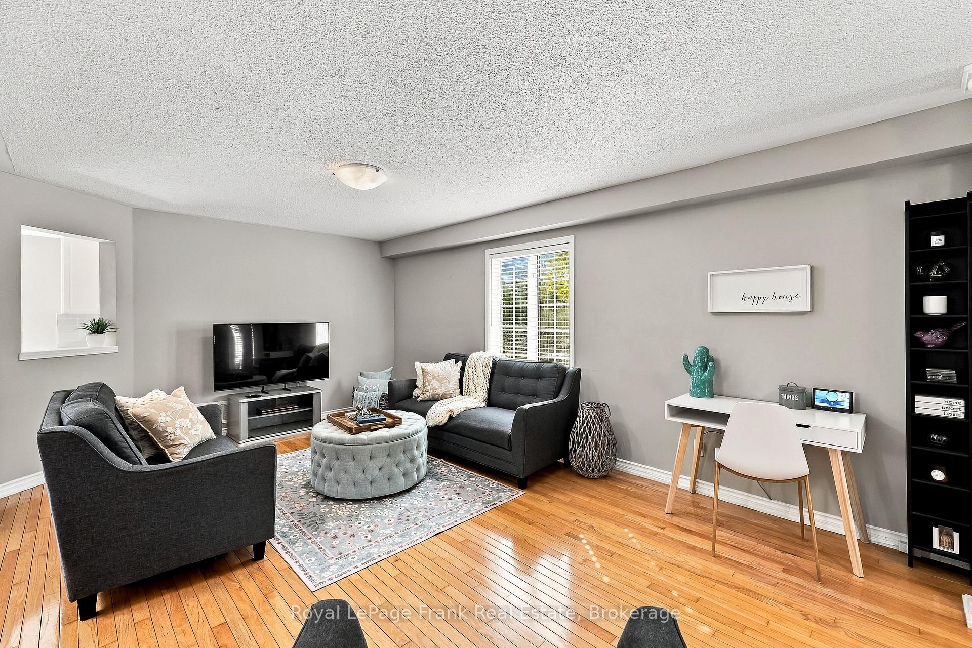 Photo 11 of 15 Sprucewood Crescent, Clarington, Bowmanville — HOMEH