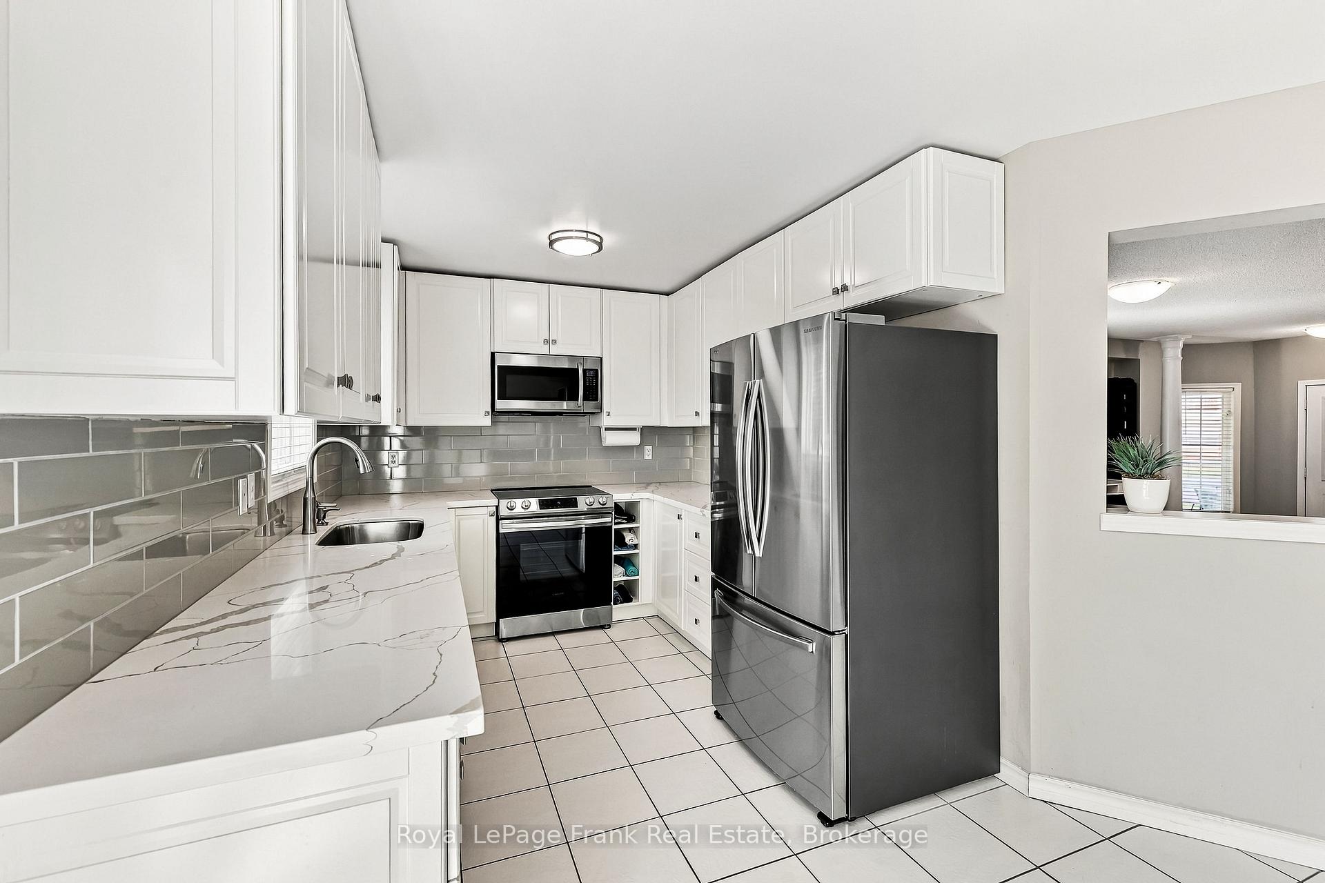Photo 14 of 15 Sprucewood Crescent, Clarington, Bowmanville — HOMEH