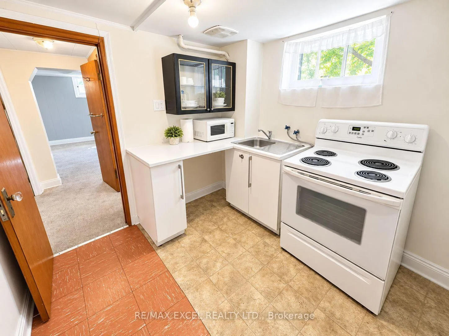 Photo 5 of 11 Hutton Avenue, Toronto, East York — HOMEH