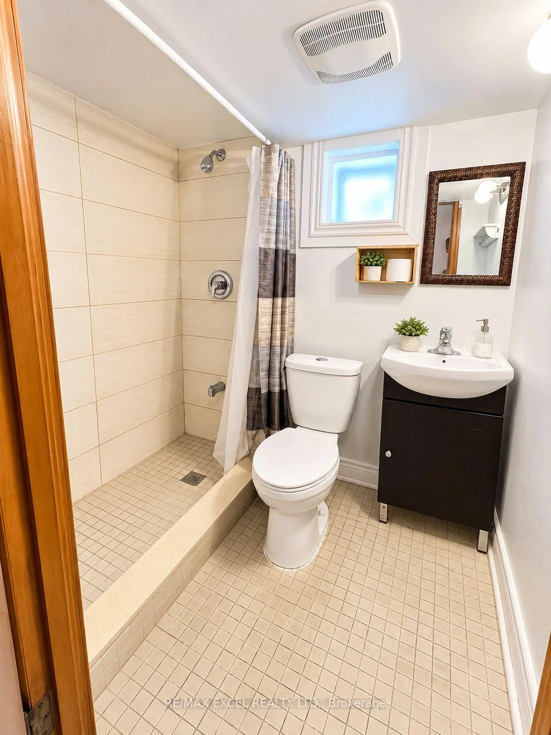 Photo 10 of 11 Hutton Avenue, Toronto, East York — HOMEH