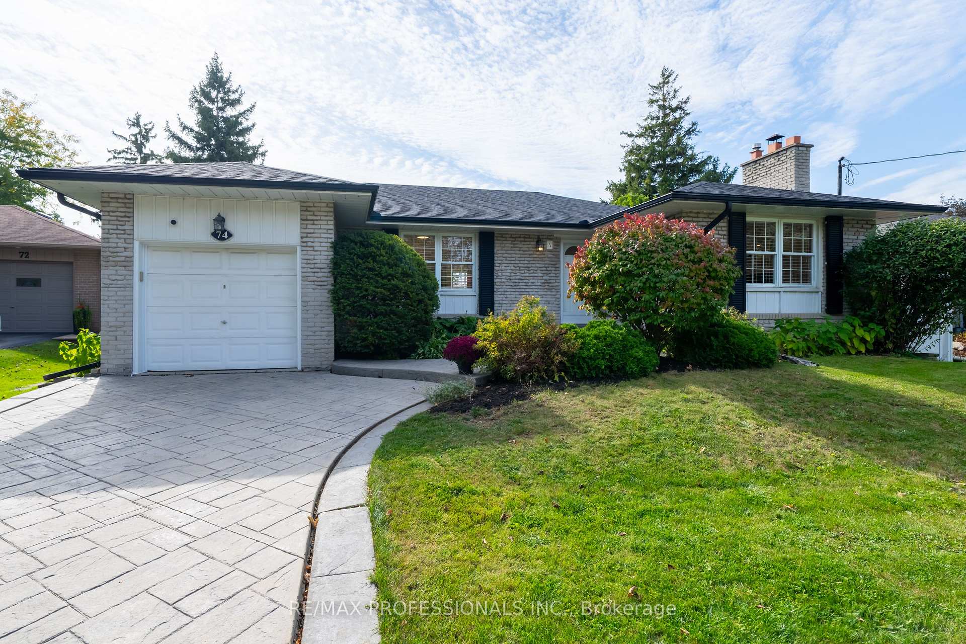 Photo 2 of 74 Crendon Drive, Etobicoke, Etobicoke West Mall — HOMEH