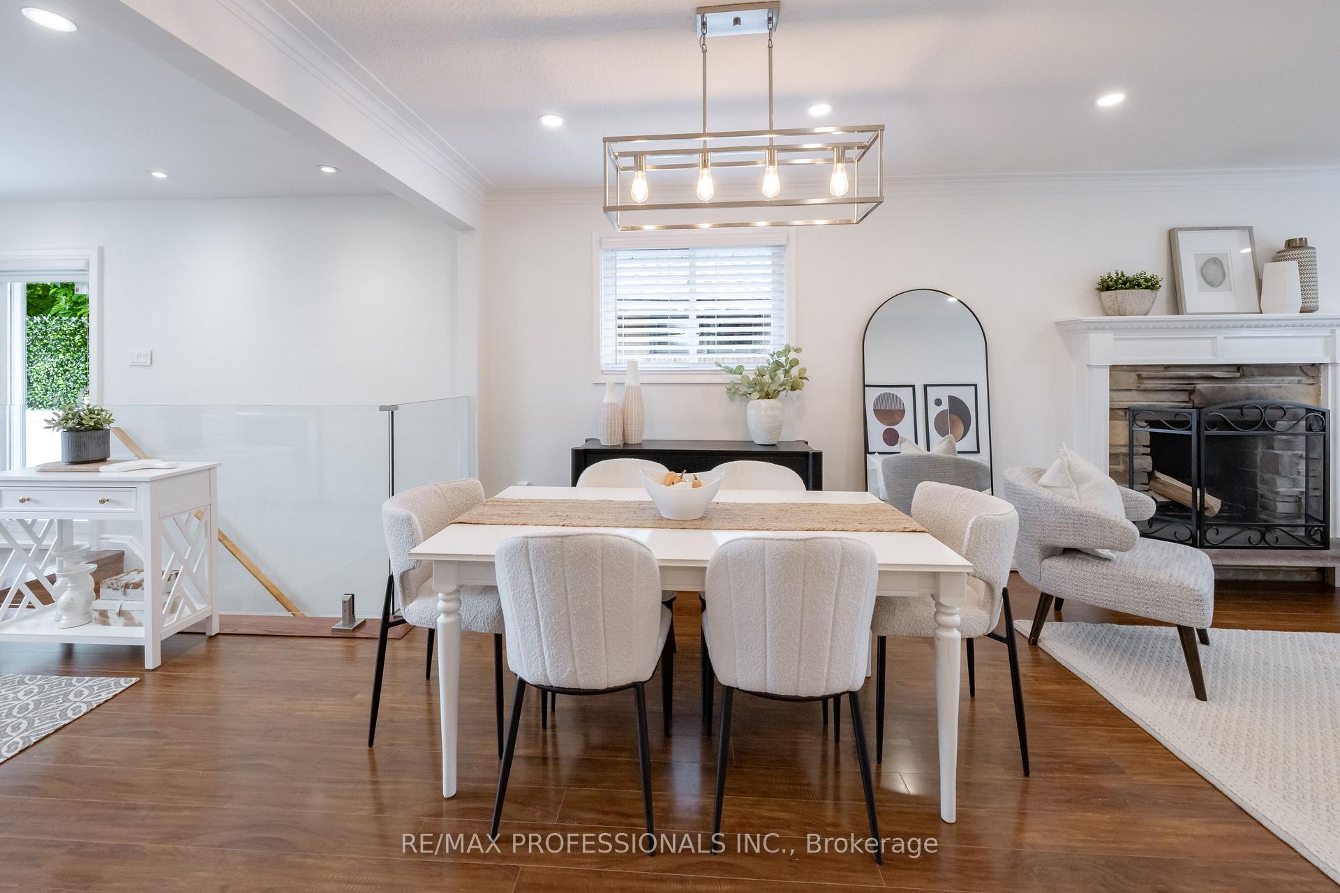 Photo 5 of 74 Crendon Drive, Etobicoke, Etobicoke West Mall — HOMEH