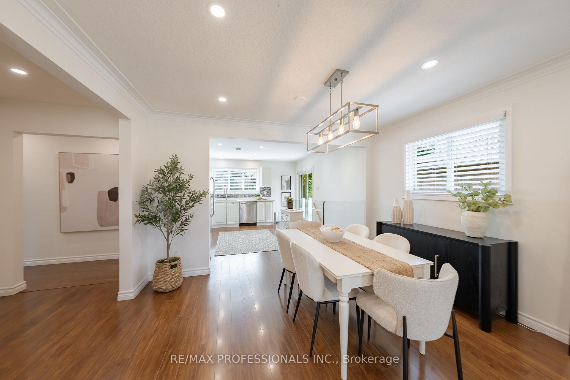 Photo 6 of 74 Crendon Drive, Etobicoke, Etobicoke West Mall — HOMEH