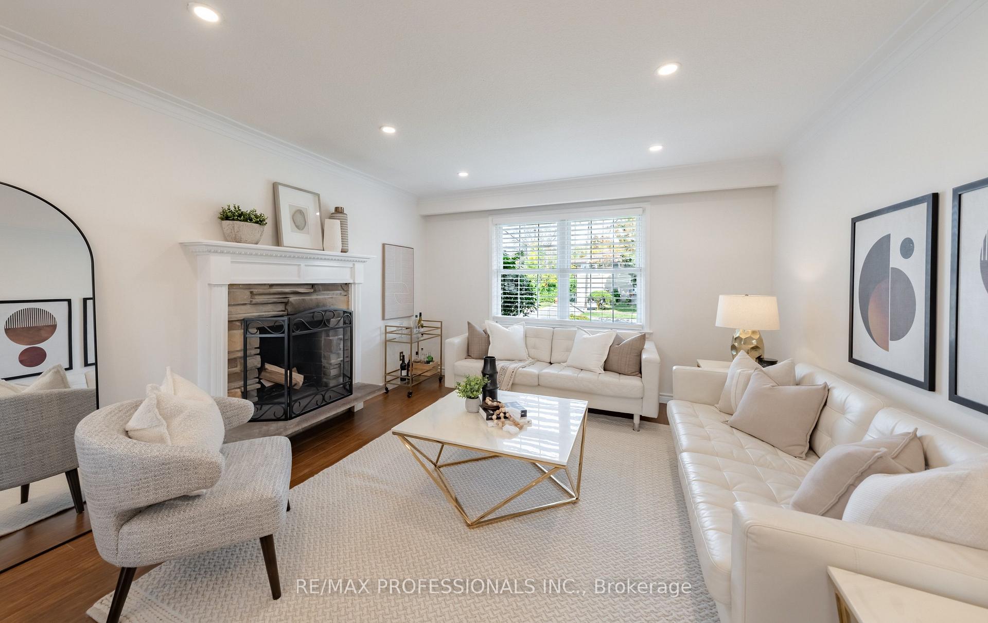 Photo 8 of 74 Crendon Drive, Etobicoke, Etobicoke West Mall — HOMEH
