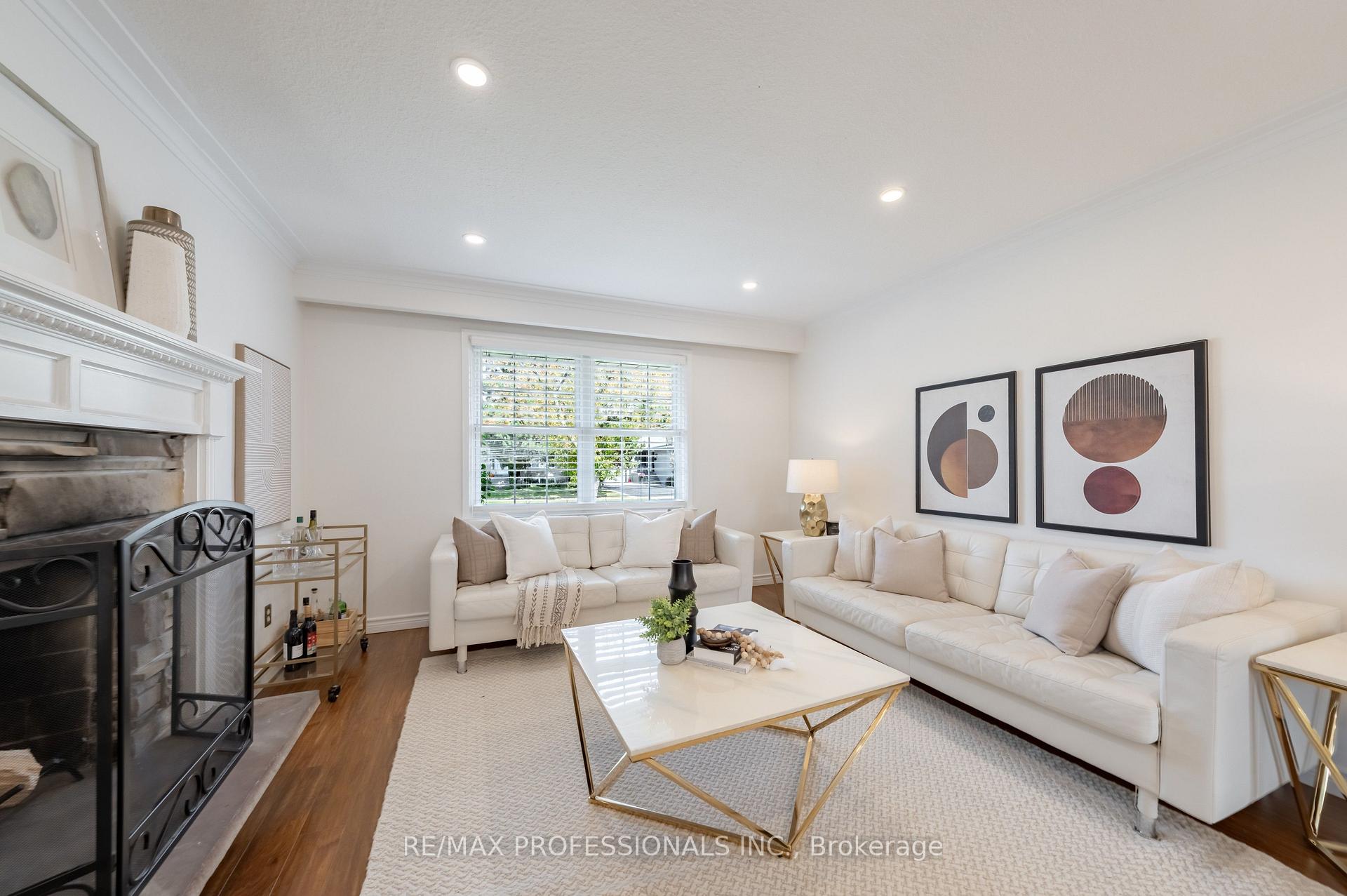 Photo 9 of 74 Crendon Drive, Etobicoke, Etobicoke West Mall — HOMEH