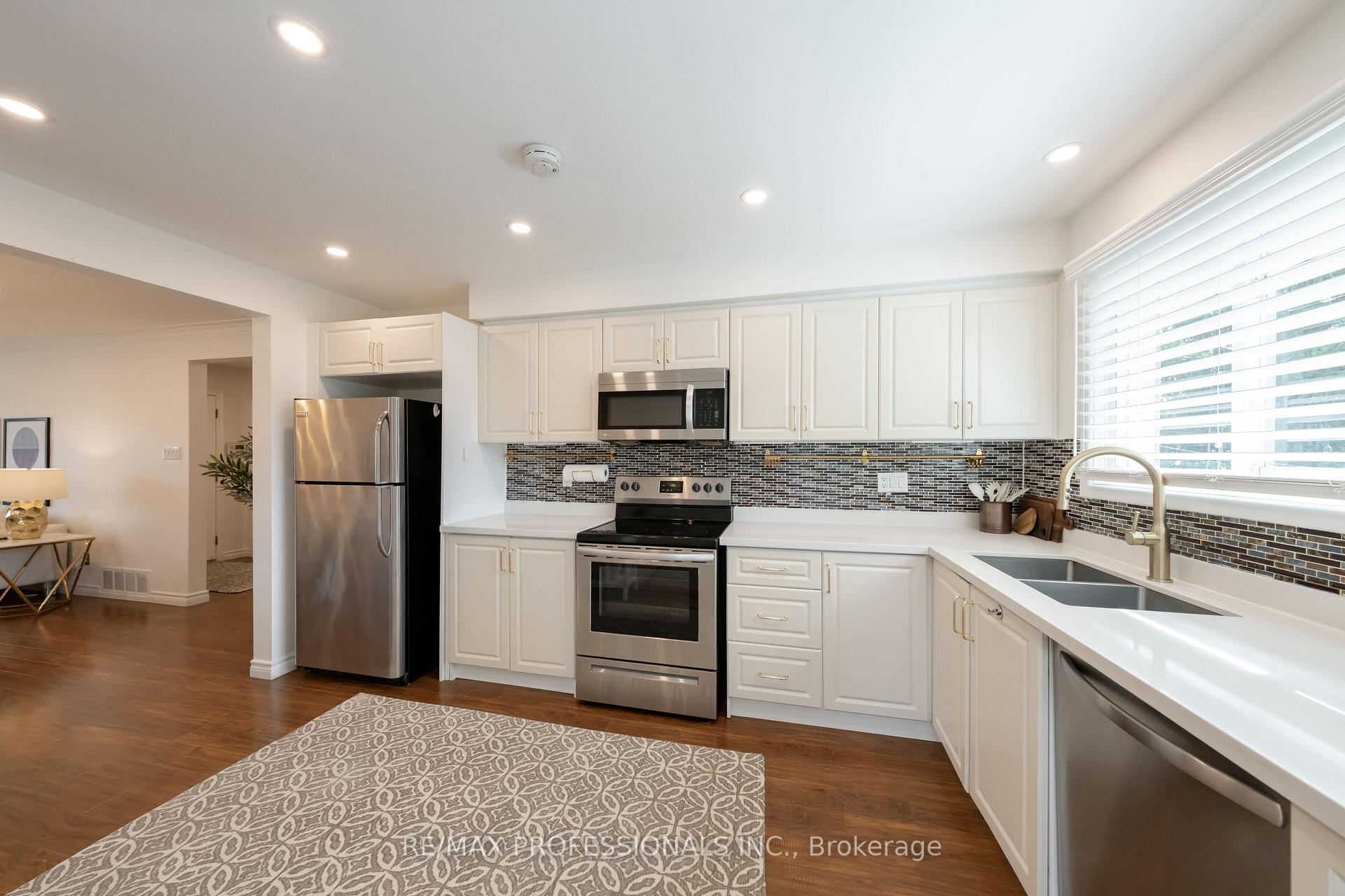 Photo 12 of 74 Crendon Drive, Etobicoke, Etobicoke West Mall — HOMEH