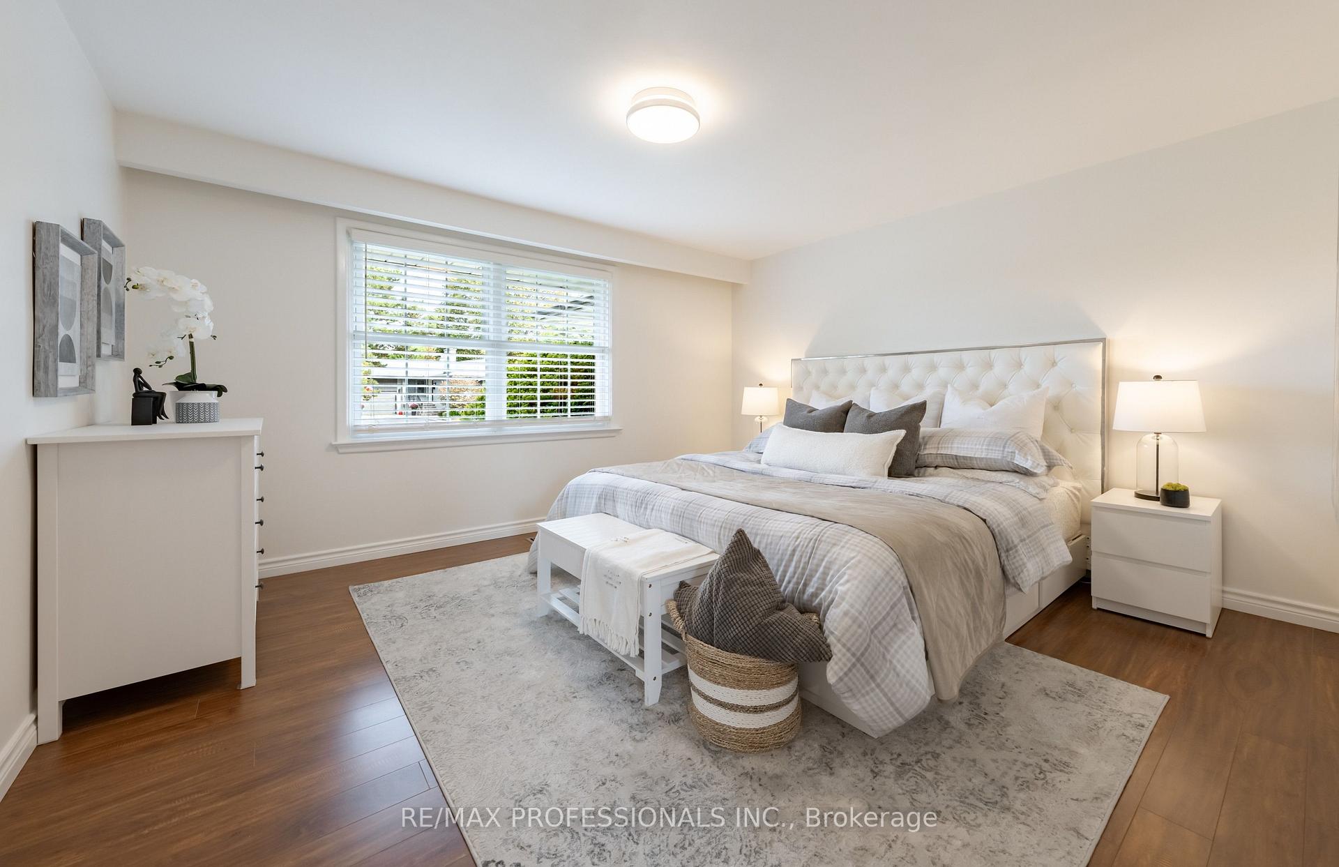 Photo 13 of 74 Crendon Drive, Etobicoke, Etobicoke West Mall — HOMEH