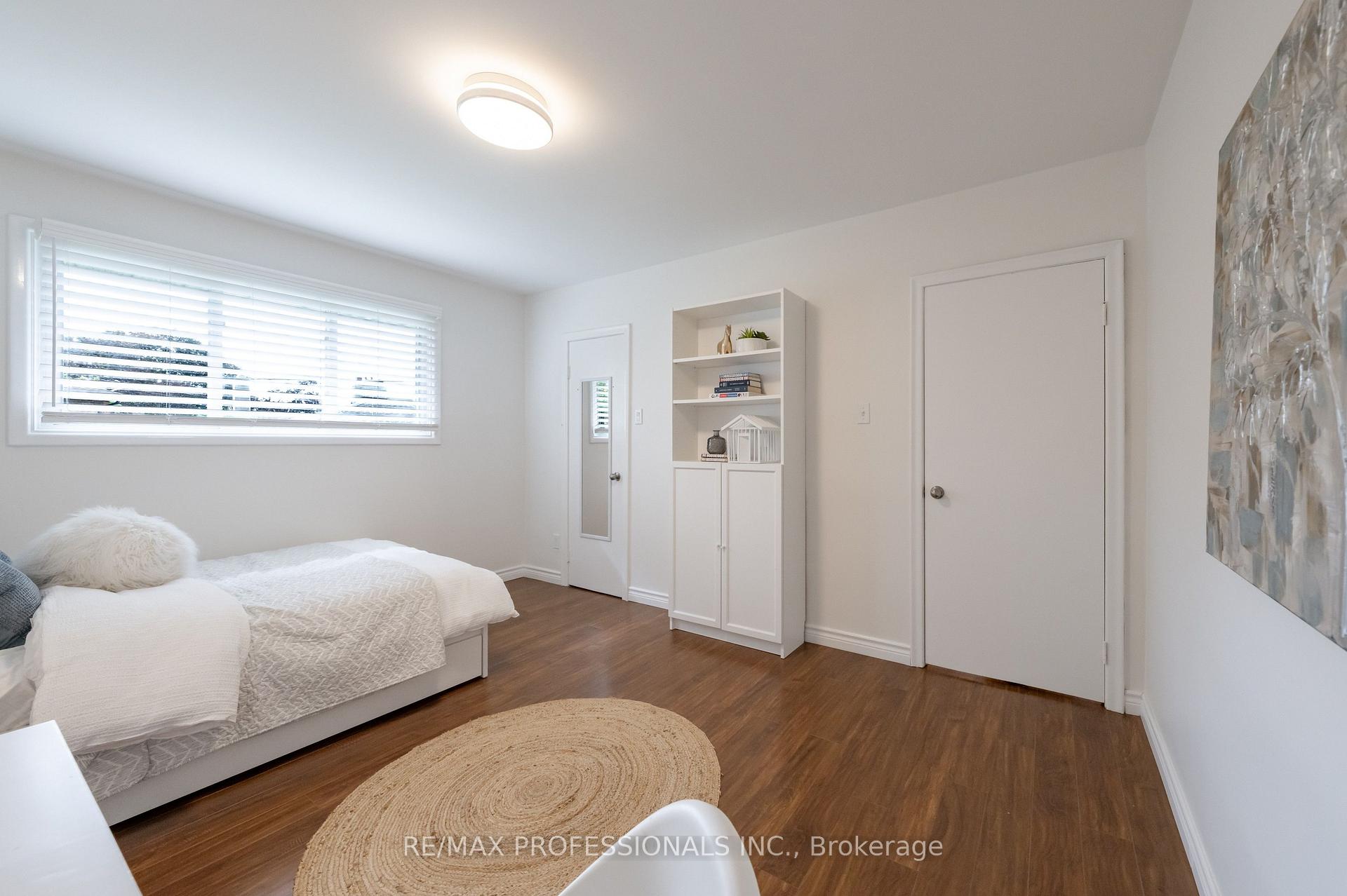 Photo 17 of 74 Crendon Drive, Etobicoke, Etobicoke West Mall — HOMEH