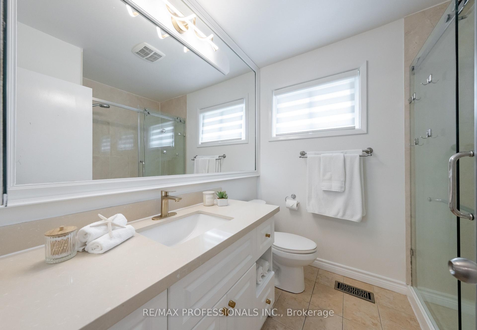 Photo 18 of 74 Crendon Drive, Etobicoke, Etobicoke West Mall — HOMEH