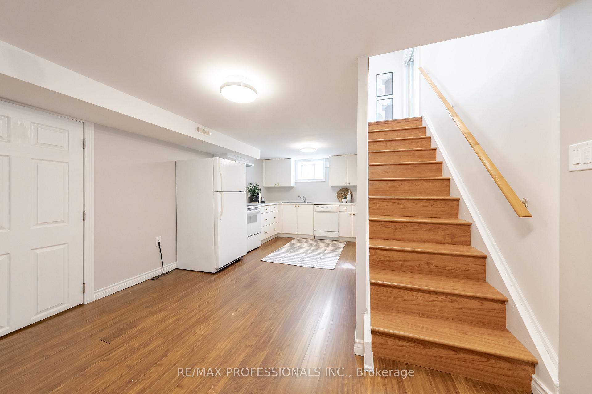 Photo 19 of 74 Crendon Drive, Etobicoke, Etobicoke West Mall — HOMEH