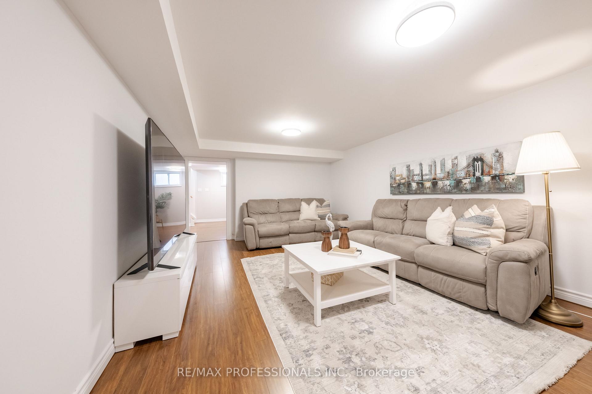 Photo 21 of 74 Crendon Drive, Etobicoke, Etobicoke West Mall — HOMEH