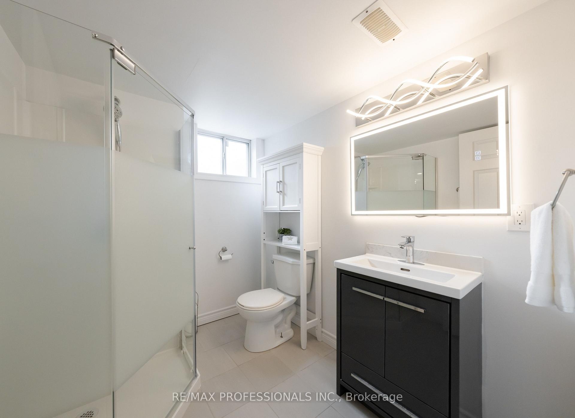 Photo 24 of 74 Crendon Drive, Etobicoke, Etobicoke West Mall — HOMEH