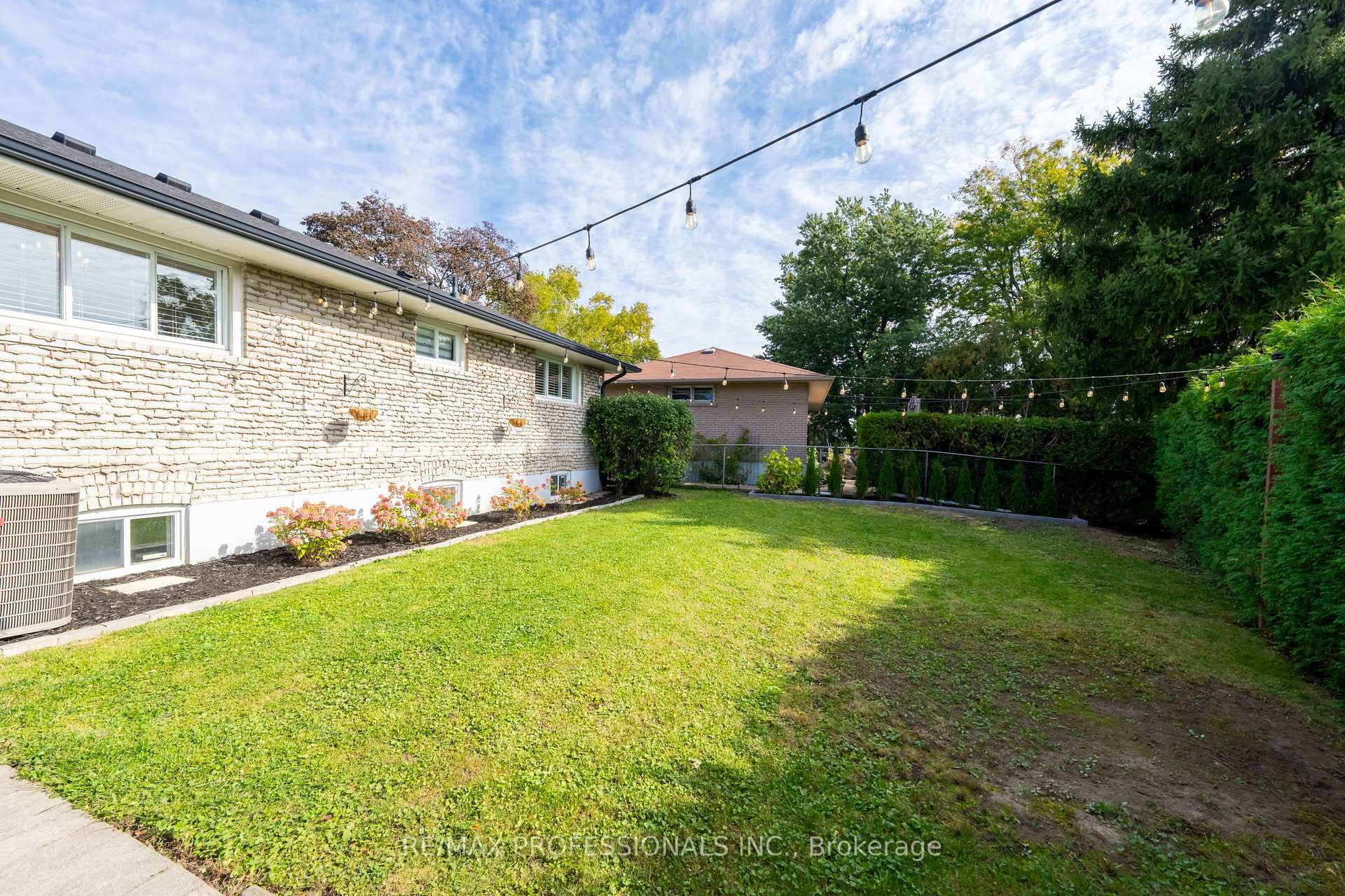Photo 26 of 74 Crendon Drive, Etobicoke, Etobicoke West Mall — HOMEH