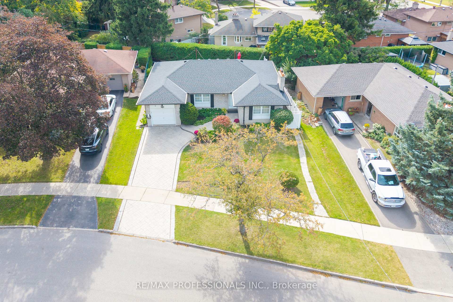 Photo 29 of 74 Crendon Drive, Etobicoke, Etobicoke West Mall — HOMEH
