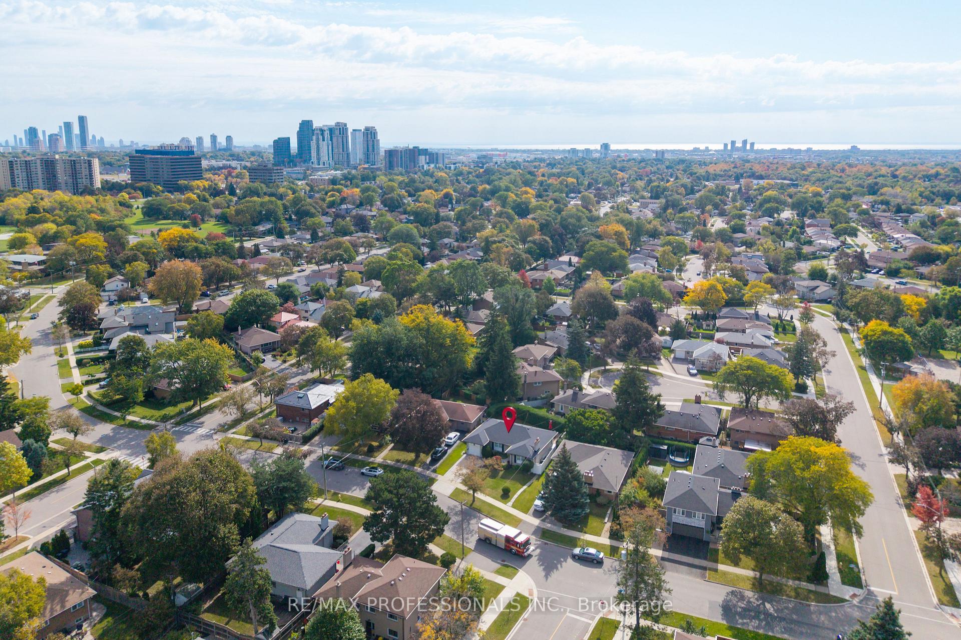 Photo 31 of 74 Crendon Drive, Etobicoke, Etobicoke West Mall — HOMEH