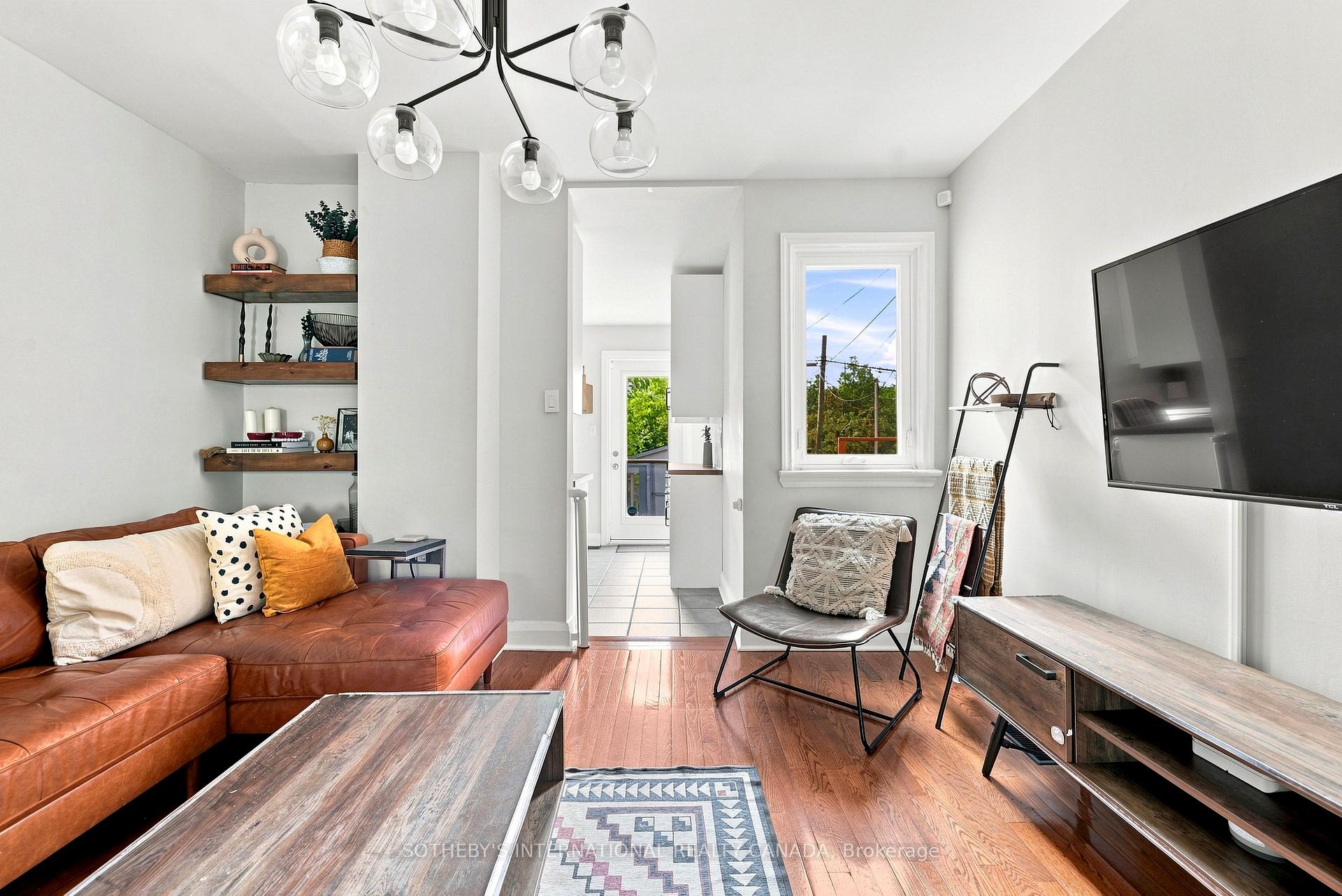 Photo 10 of 213 Oakcrest Avenue, Toronto, East End-Danforth — HOMEH