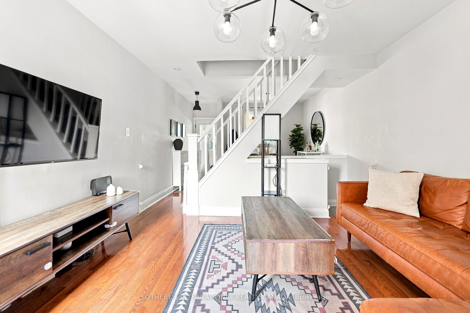 Photo 12 of 213 Oakcrest Avenue, Toronto, East End-Danforth — HOMEH