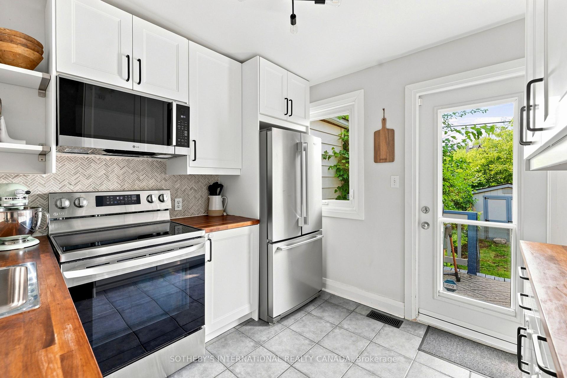 Photo 15 of 213 Oakcrest Avenue, Toronto, East End-Danforth — HOMEH