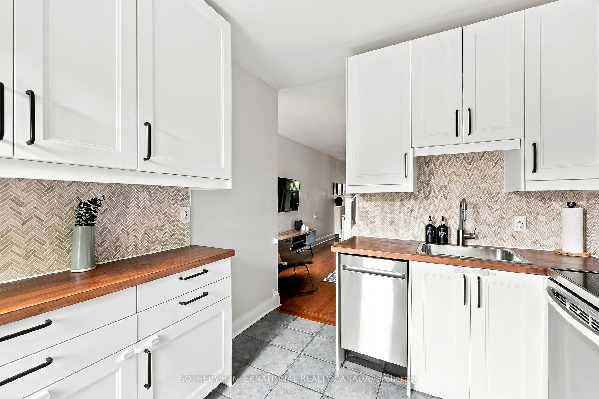 Photo 17 of 213 Oakcrest Avenue, Toronto, East End-Danforth — HOMEH