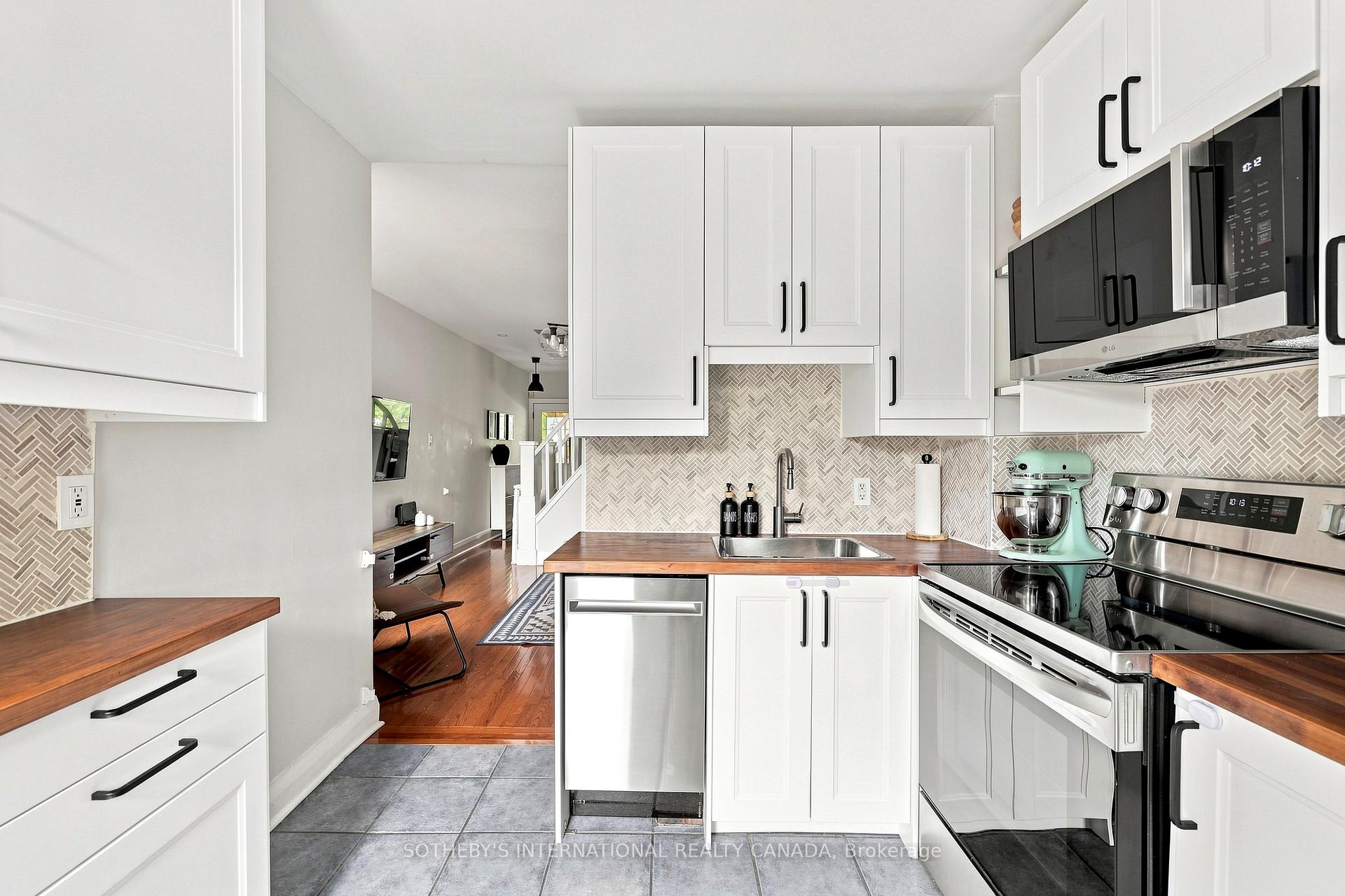 Photo 18 of 213 Oakcrest Avenue, Toronto, East End-Danforth — HOMEH