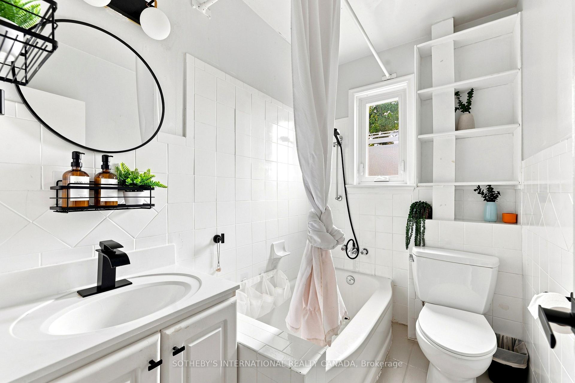 Photo 23 of 213 Oakcrest Avenue, Toronto, East End-Danforth — HOMEH