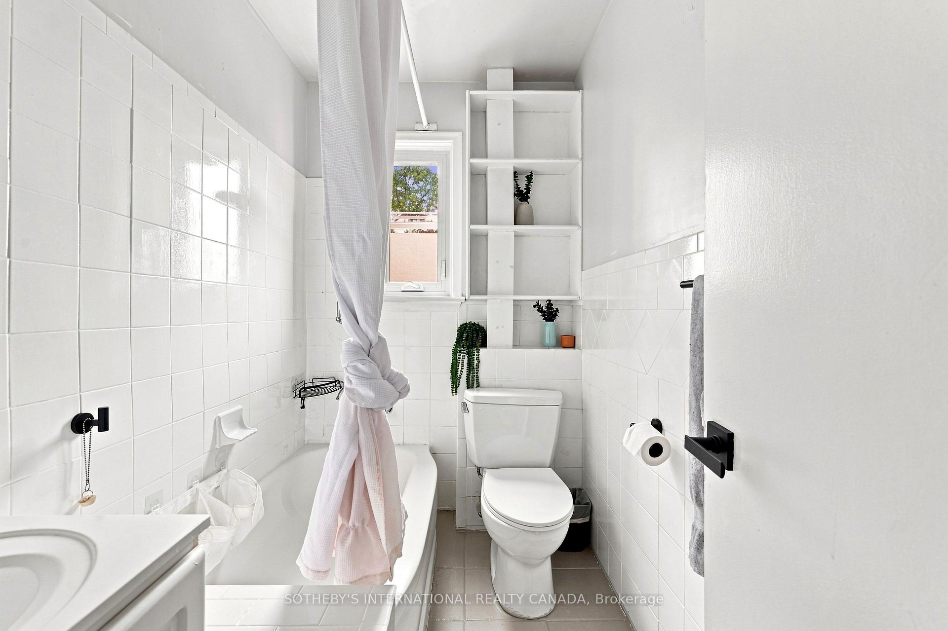 Photo 24 of 213 Oakcrest Avenue, Toronto, East End-Danforth — HOMEH