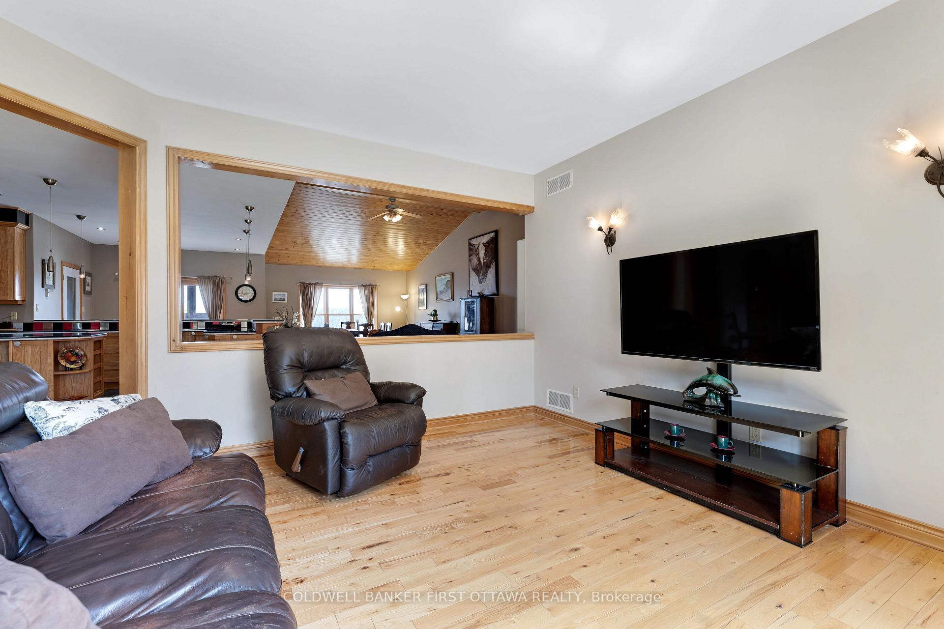 Photo 14 of 399 Grady Road E, Rideau Lakes, Rideau Lakes (North Crosby) Twp — HOMEH