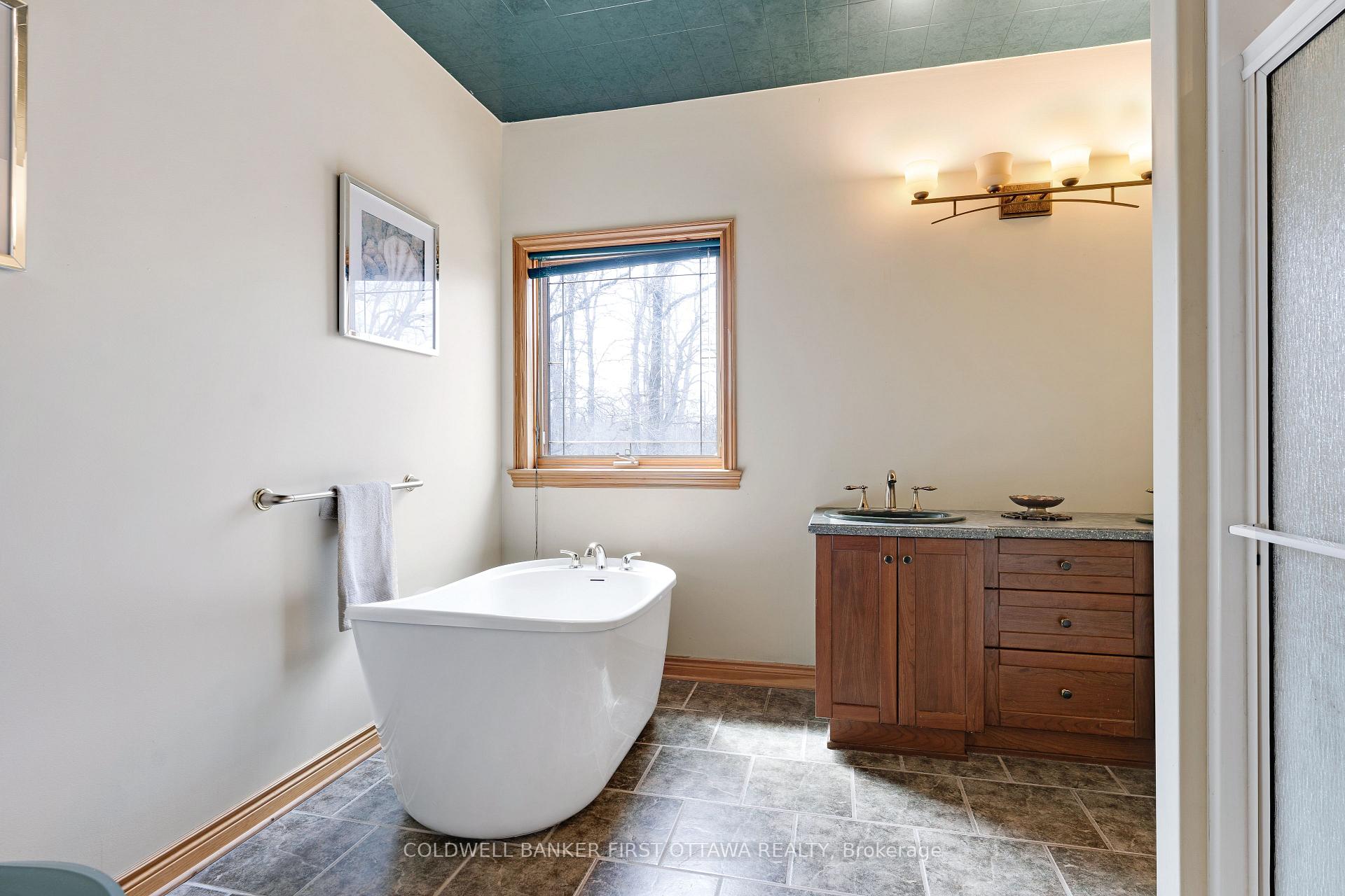 Photo 18 of 399 Grady Road E, Rideau Lakes, Rideau Lakes (North Crosby) Twp — HOMEH