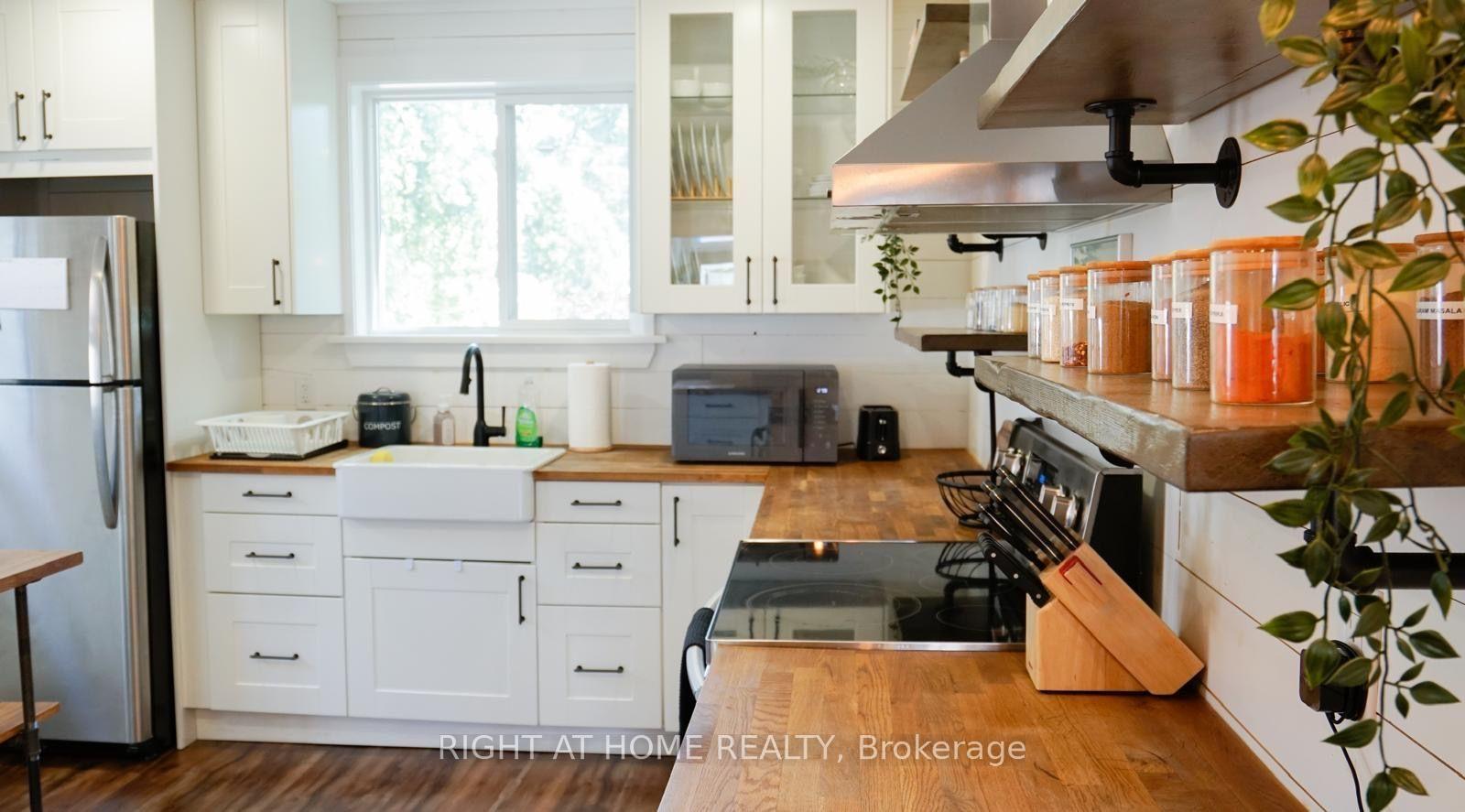 Photo of 110 Cameron Avenue N