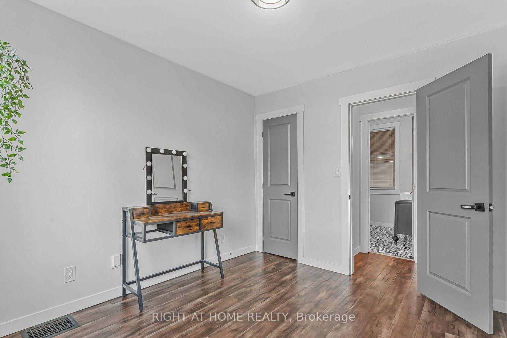 Photo 16 of 110 Cameron Avenue N, Hamilton, Homeside — HOMEH